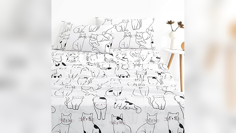 Best Bed Sheets for Cat Owners