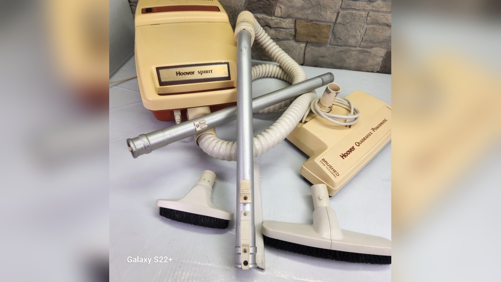 Will Cat Stop Grooming If the Carpet Isn&rsquo;t Clean? Surprising Facts!